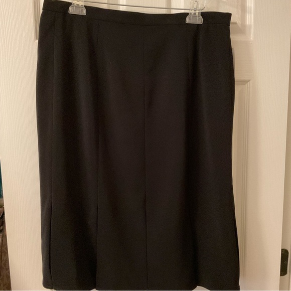 Travis Ayer Woman's 2 Piece Black Suit Size 16W Blazer Jacket Skirt Work Church - Picture 9 of 12